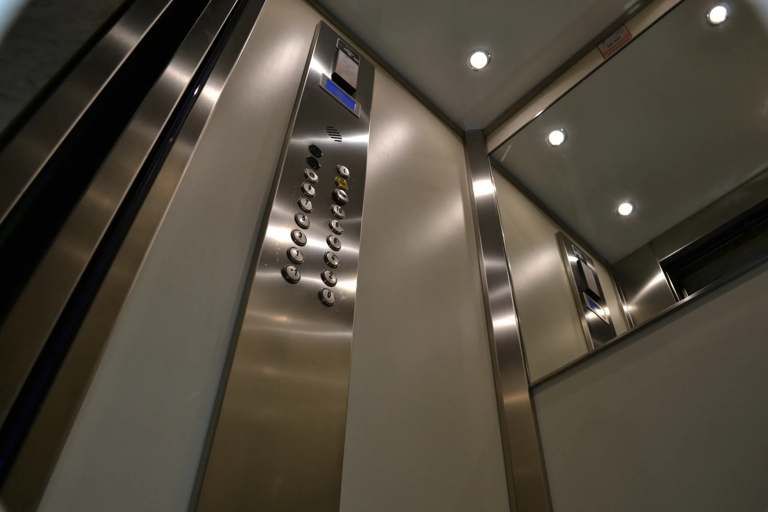 Vaglio srl - Linea cabine ascensori - linea ecotrend - ascensore con fari led